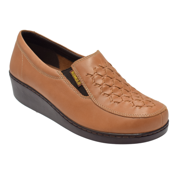 Calzado Romulo | Zapato en cuero cerrado para mujer de la marca Calzado Romulo. Ref. 2138