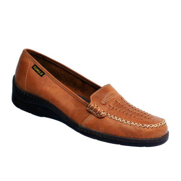 Calzado Romulo | Zapato en cuero cerrado para mujer de la marca Calzado Romulo. Ref. 4217